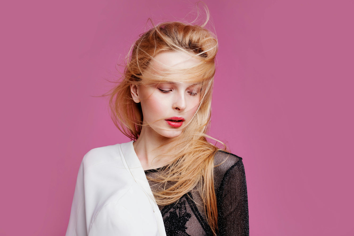 WAROODI Signature Line – Timeless luxury pieces for the modern woman